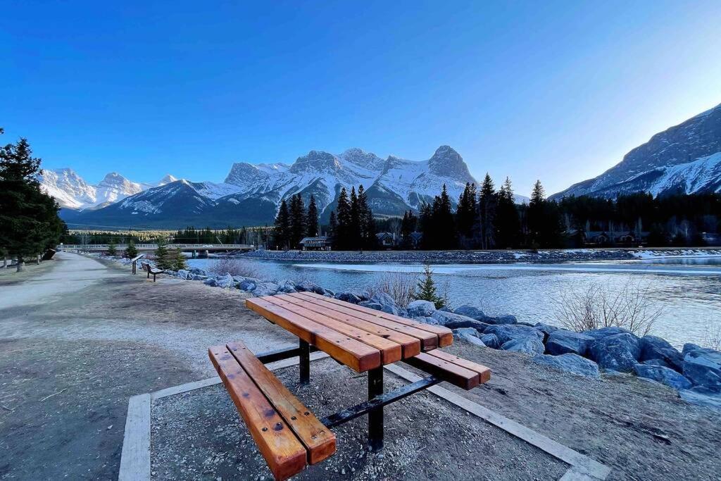 Windtower Fullkitchen-kingbed Suite-mntview-ugparking-walk2dt Canmore