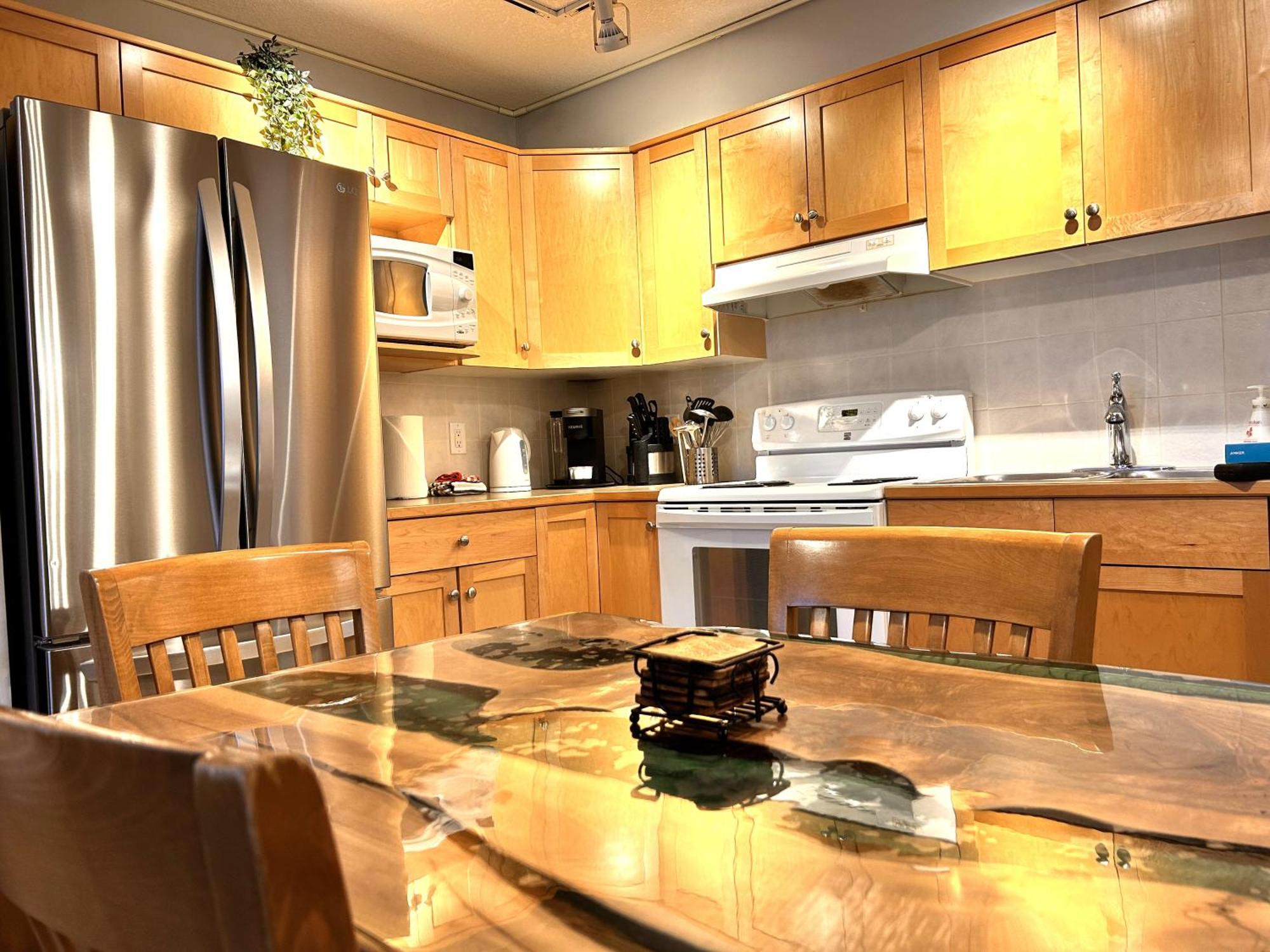 Windtower Fullkitchen-kingbed Suite-mntview-ugparking-walk2dt
